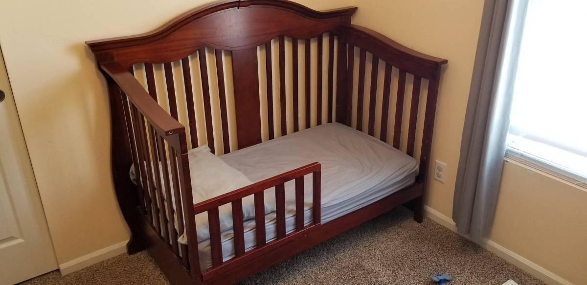 Greyson 2024 convertible crib